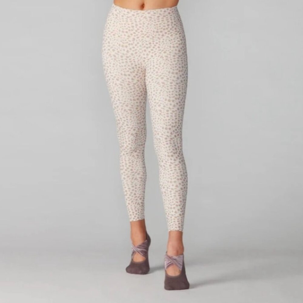 NWT TAVI High Waisted 7/8 Tight Leggings Latte Leopard Cream Gray Size Large